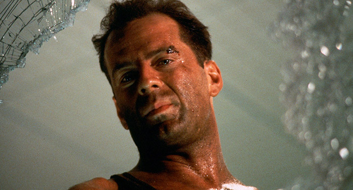 Bruce Willis è John McClane, il poliziotto newyorkese che sarà costretto a sopravvivere al Nakatomi Palace in mano a crudeli criminali