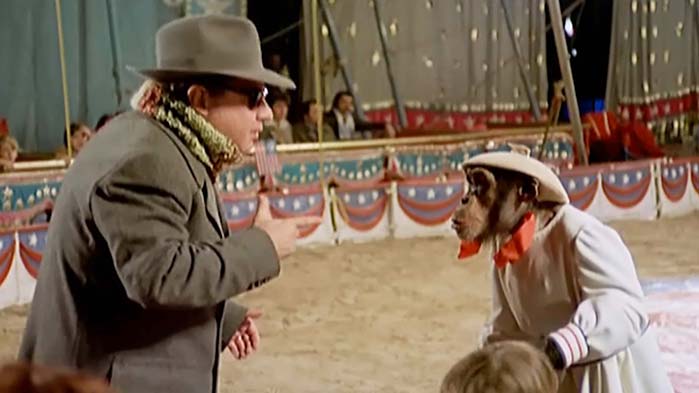 Fantozzi in incognito al circo americano