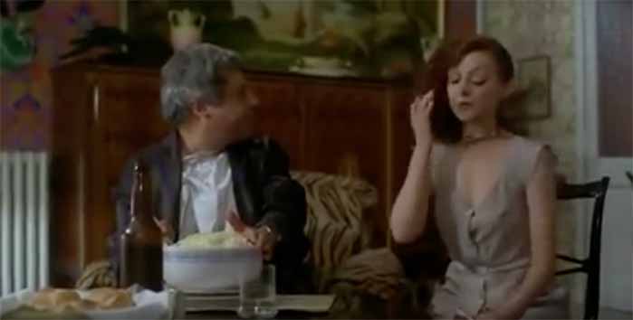 La Pina mentre comunica a Fantozzi il suo innamoramento per un altro uomo