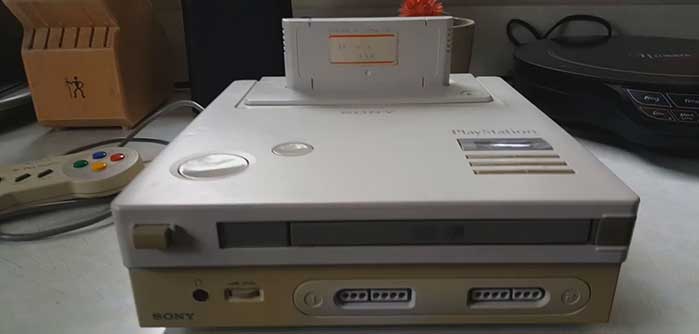 Un rarissimo prototipo del Play Station, il lettore CD-ROM sviluppato da Sony per Nintendo 