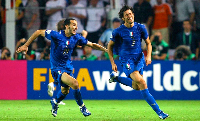 La corsa di Fabio Grosso dopo il gol-capolavoro alla Germania nella vittoriosa seminifinale dei campionati del mondo del 2006