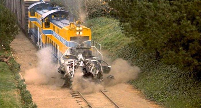La DeLorean viene distrutta da un treno