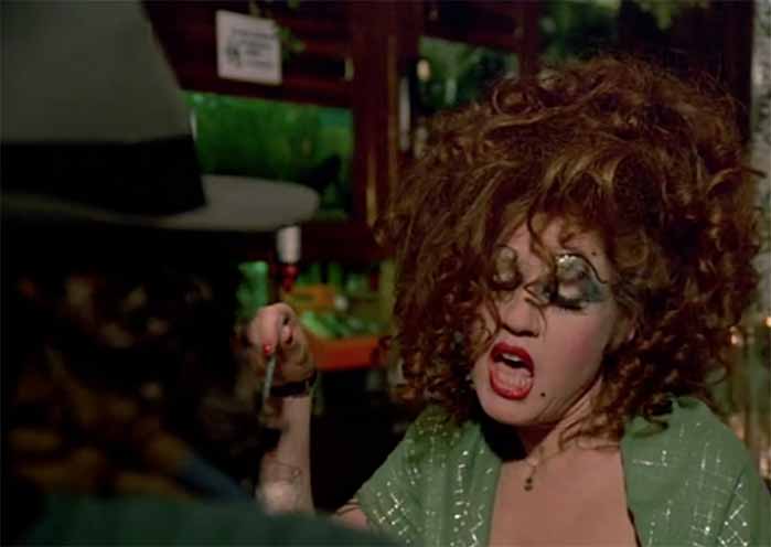 La 'felliniana' Frizzy, pomposa tedesca infatuata degli italiani
